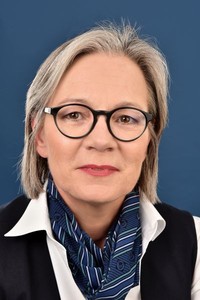 Chefsekretärin  Gudrun Frey