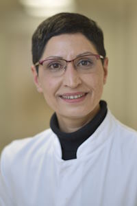 Oberärztin   Gönül   Özcan-Detering